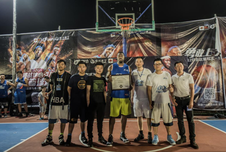 前NBA球星本?华莱士正