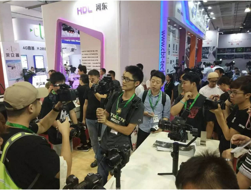 智云新品出炉 可以跟焦的稳定器云鹤2  